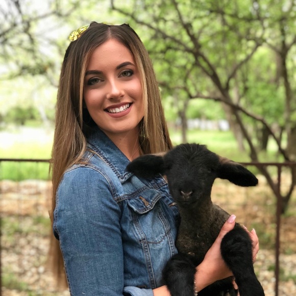 Meet your Posher, Katie - Picture 4 of 5